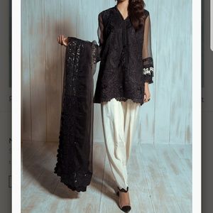 BRAND NEW 3 PIECE SUIT